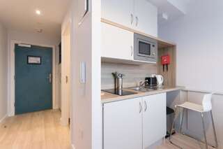 Общежития SWUITE GALWAY Голуэй Double Room with Open Kitchen-12